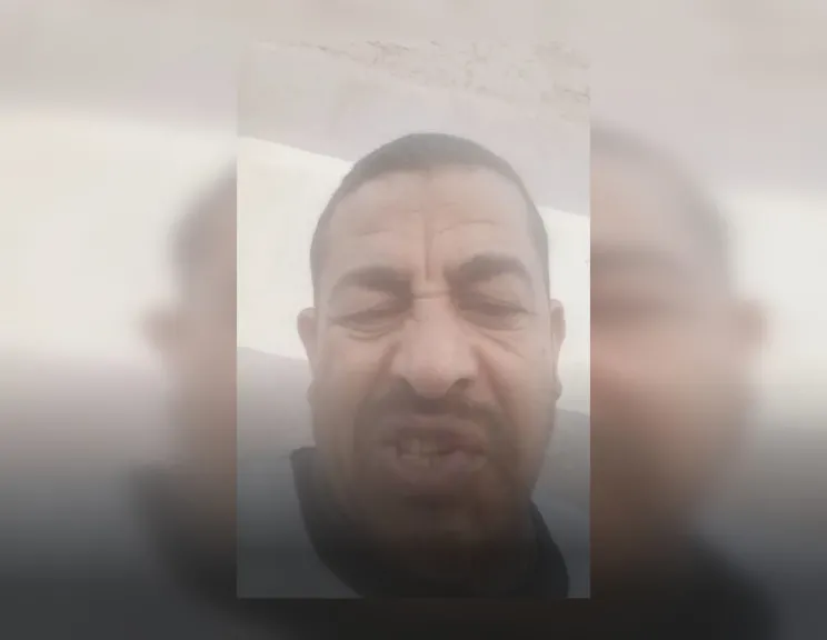 الخارج عن القانون محمد محسوب خلال البث المباشر