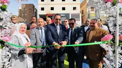 محافظ قنا يفتتح معرض ”أهلًا...