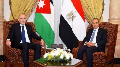 وزير الخارجية يبحث مع نظيره...