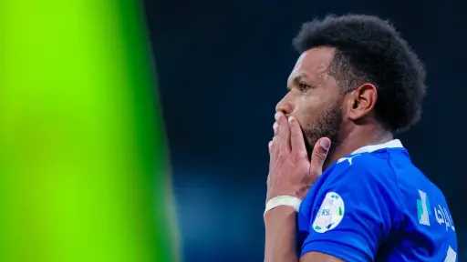 الهلال السعودي يحدد بديل علي...