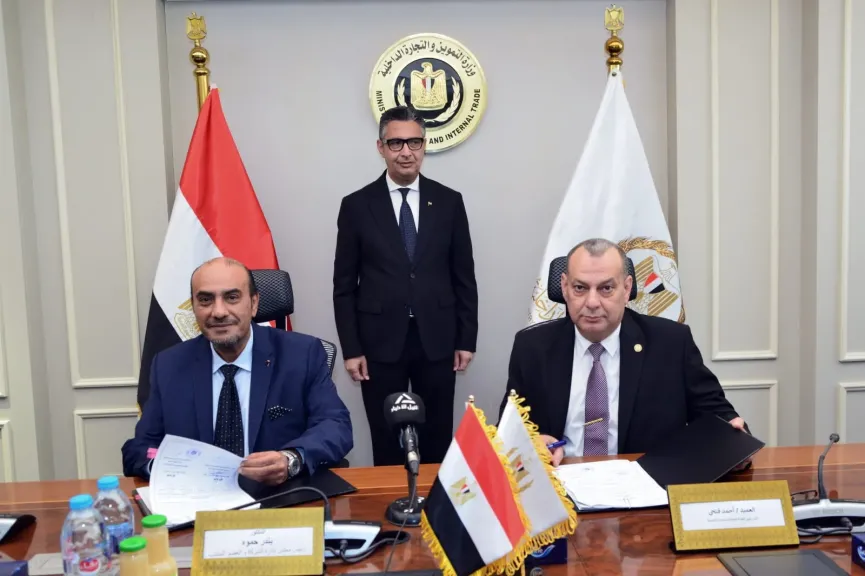 أثناء توقيع الشراكة - اقرأ الخبر