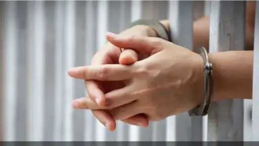 ضبط شاب بتهمة الاستعراض بسيارة...