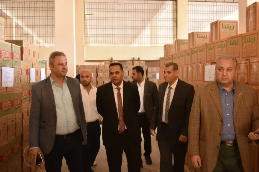 أثناء زيارة مدير مديرية التموين بمحافظة السويس، أحمد علي، لمتابعة الأنشطة التموينية في المحافظة- اقرأ الخبر