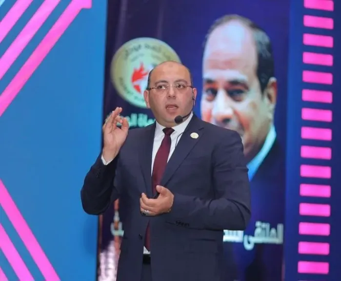 الدكتور أحمد العطيفي